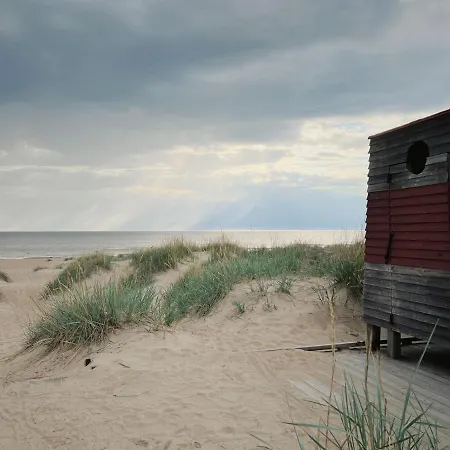 Marjaniemi - Rantasumppu 9 With Sauna *