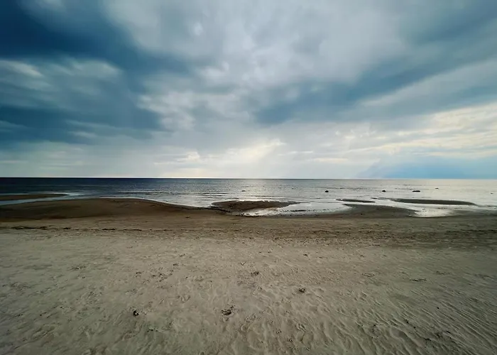 Marjaniemi - Rantasumppu 9 With Sauna * Хайлуото