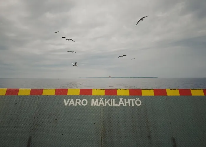 Marjaniemi - Rantasumppu 9 With Sauna * Хайлуото